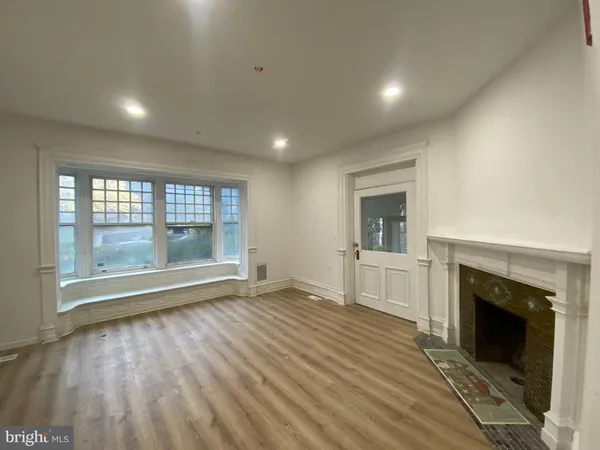 $2,100 | 260 West Johnson Street, Unit 2L, Philadelphia, PA 19144