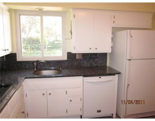 2402 Yorkshire Road Ann Arbor, MI 48104 - Photo 5 of 19 Photo 5
