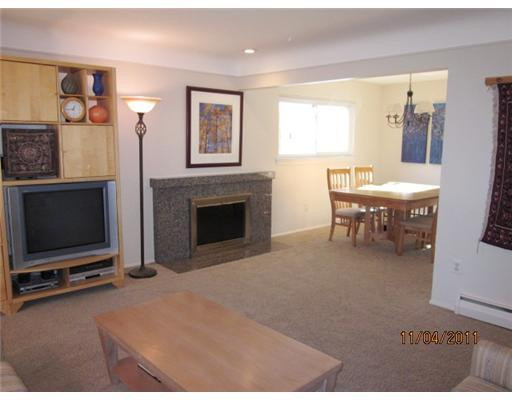 2402 Yorkshire Road Ann Arbor, MI 48104 - Photo 8 of 19 Photo 8
