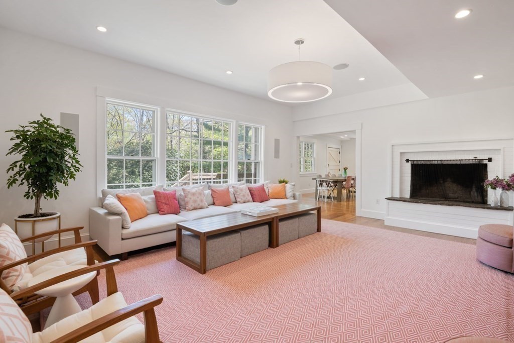 15 Eaglehead Road Manchester, MA 01944 - Photo 8 of 40 Gallery Image 8