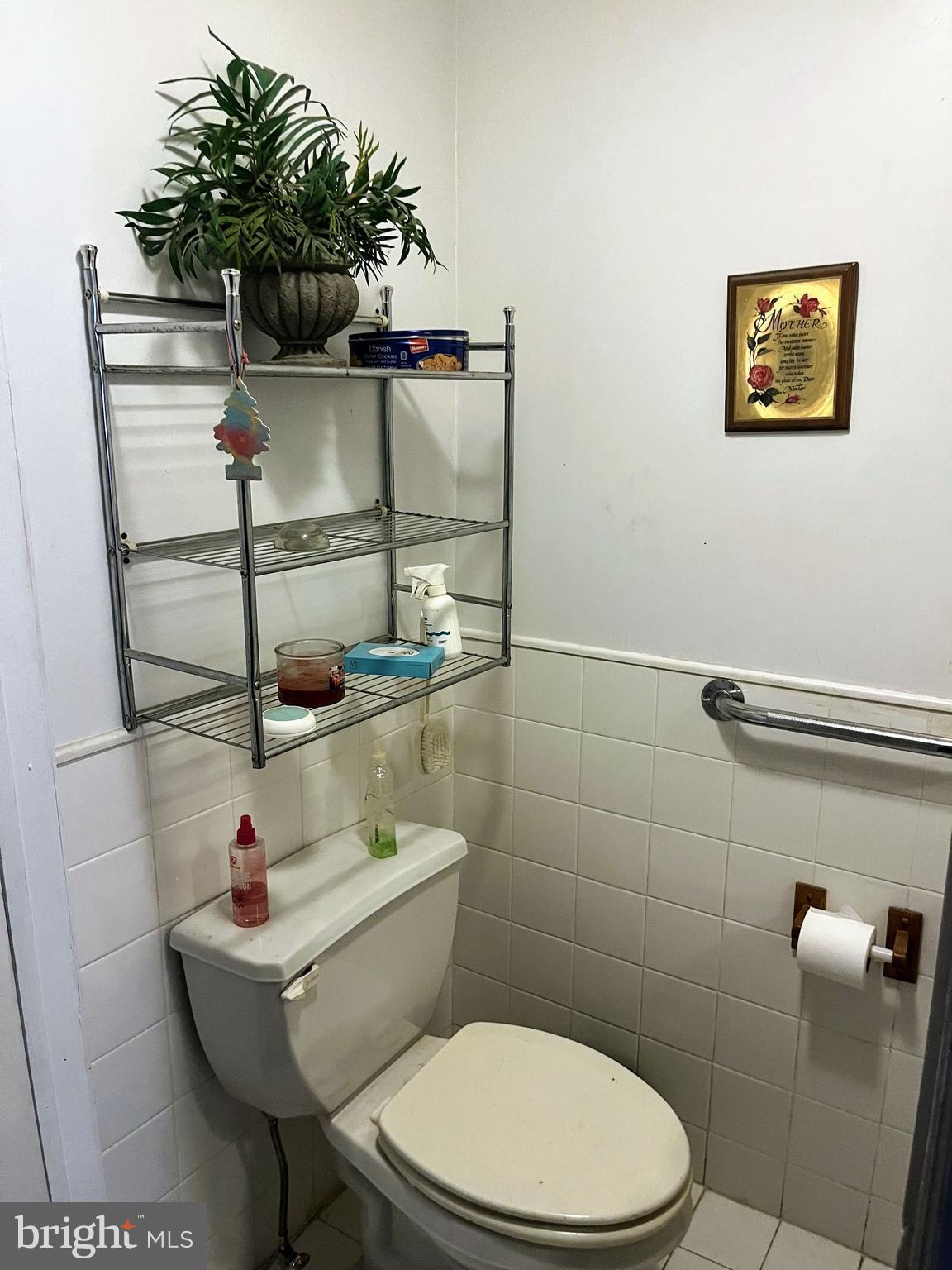 436 Hoffman Street Philadelphia, PA 19148 - Photo 7 of 9 a bathroom with a toilet and a sink