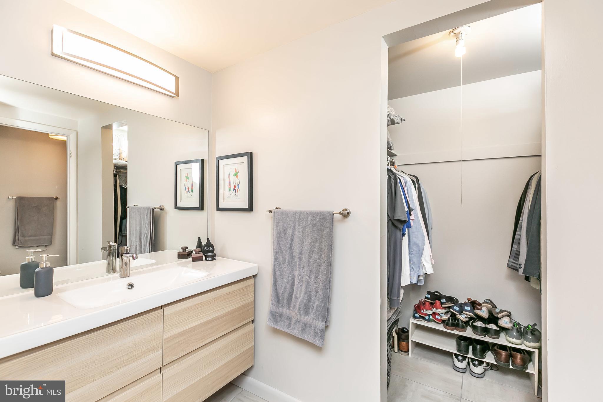 11 Cross Keys Road, Unit 11D Baltimore, MD 21210 - Photo 23 of 29 En suite master bath & walk-in closet