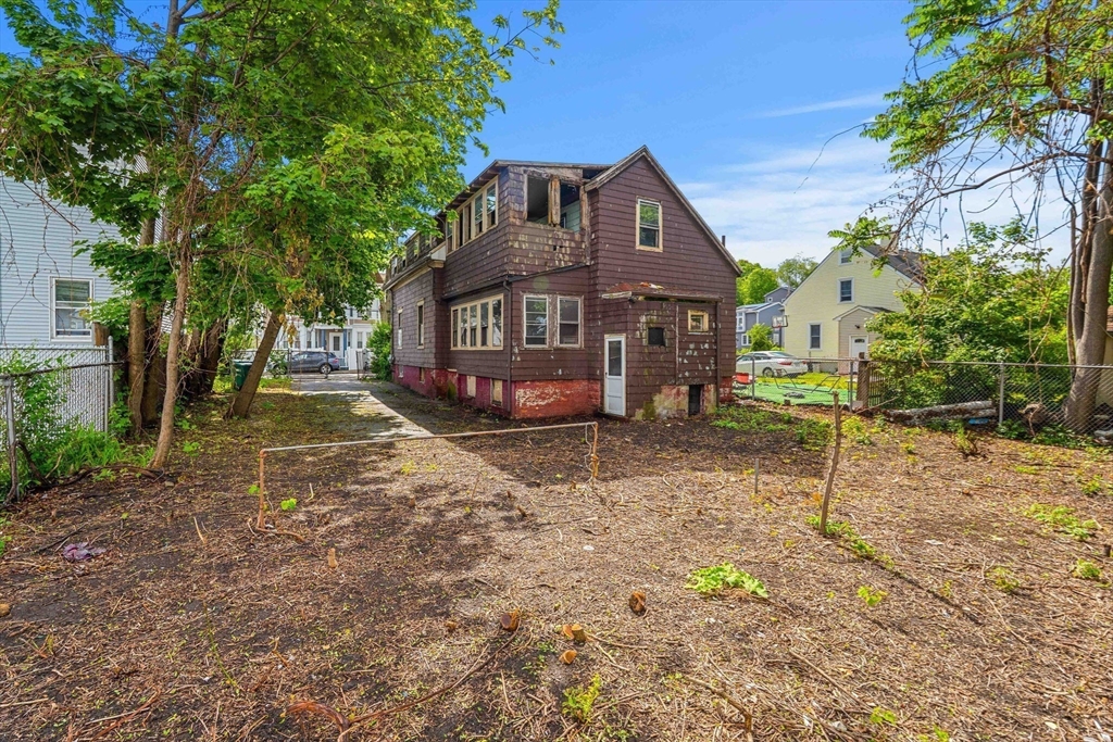 10 Pinkham Street Lynn, MA 01902 - Photo 4 of 15