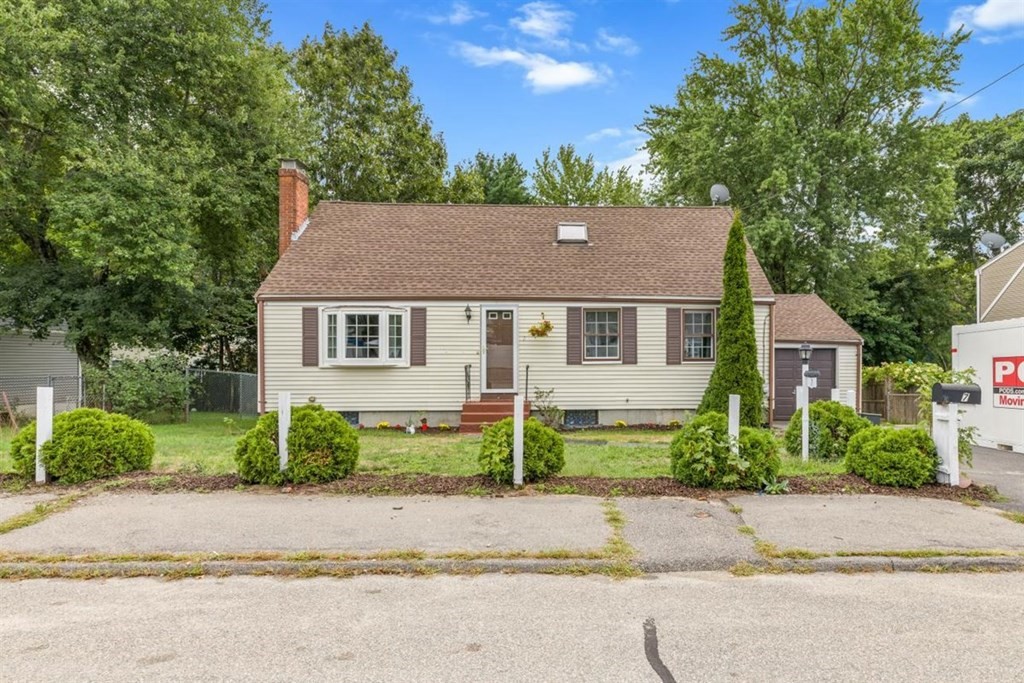 7 Lincoln Avenue Holbrook, MA 02343 - Photo 1 of 32 Gallery Image 1