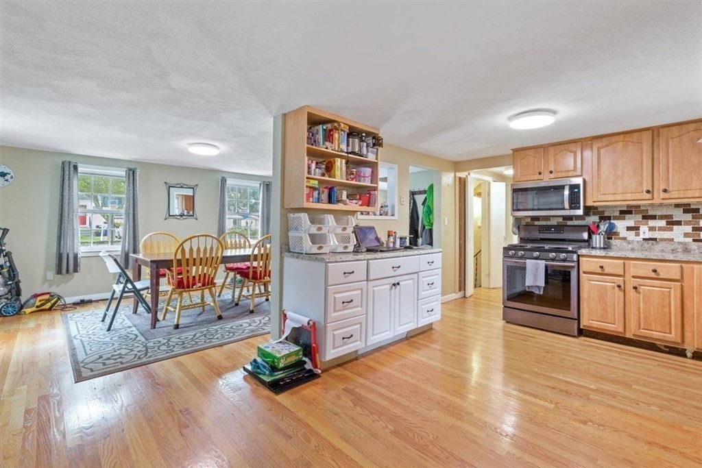 7 Lincoln Avenue Holbrook, MA 02343 - Photo 8 of 32 Gallery Image 8