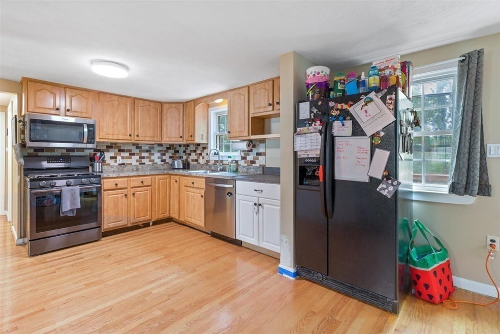 7 Lincoln Avenue Holbrook, MA 02343 - Photo 9 of 32 Gallery Image 9