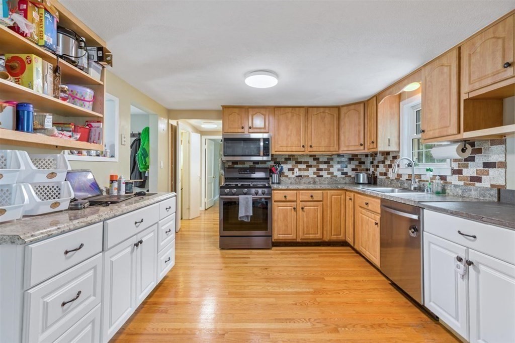7 Lincoln Avenue Holbrook, MA 02343 - Photo 10 of 32 Gallery Image 10