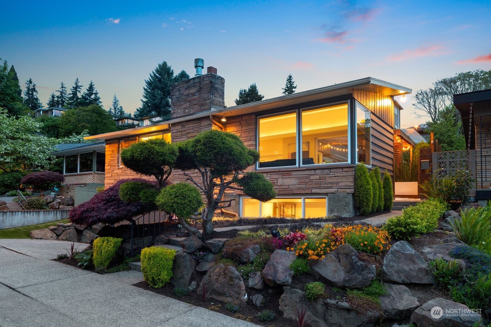 3710 West Armour Place Seattle, WA 98199 - Photo 1 of 40
