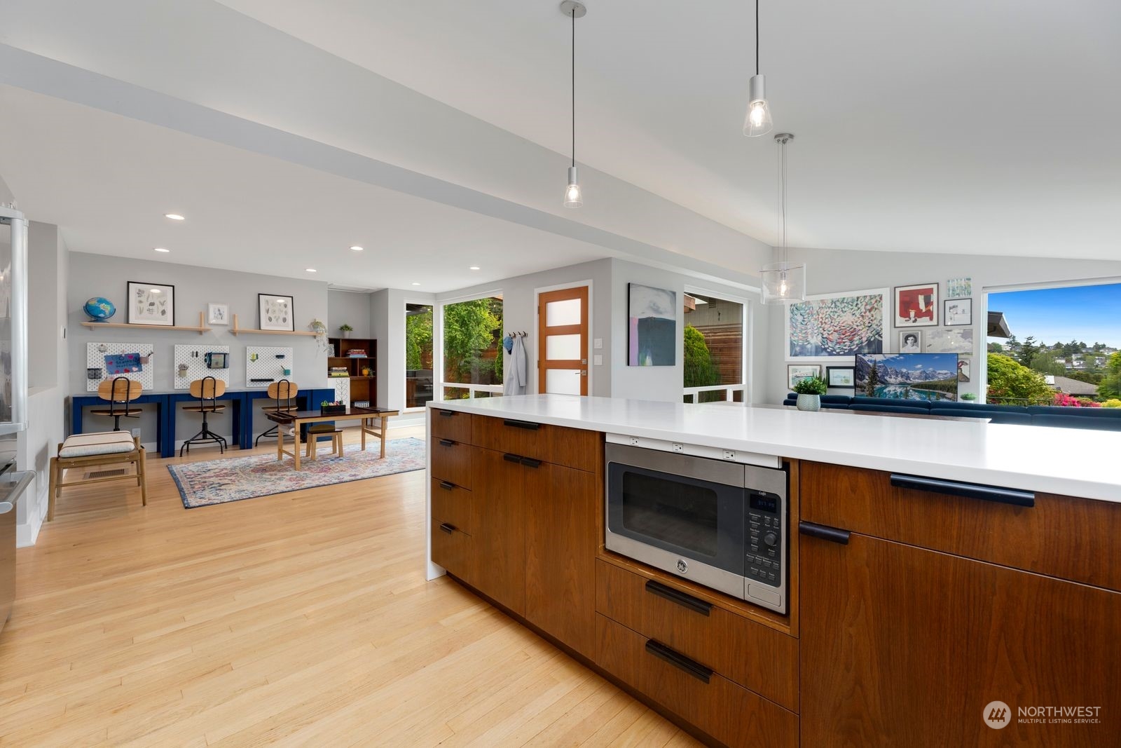 3710 West Armour Place Seattle, WA 98199 - Photo 12 of 40