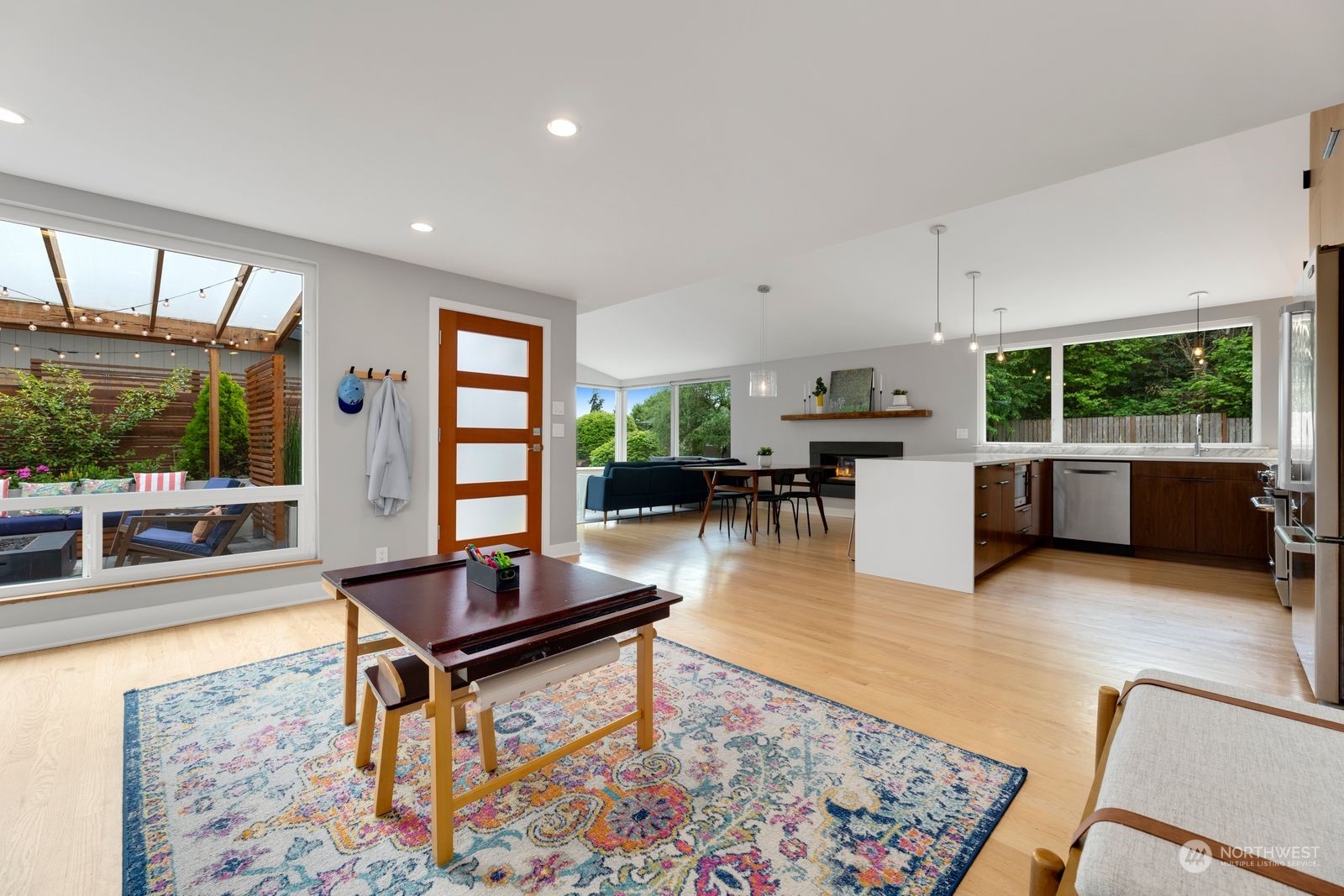 3710 West Armour Place Seattle, WA 98199 - Photo 2 of 40
