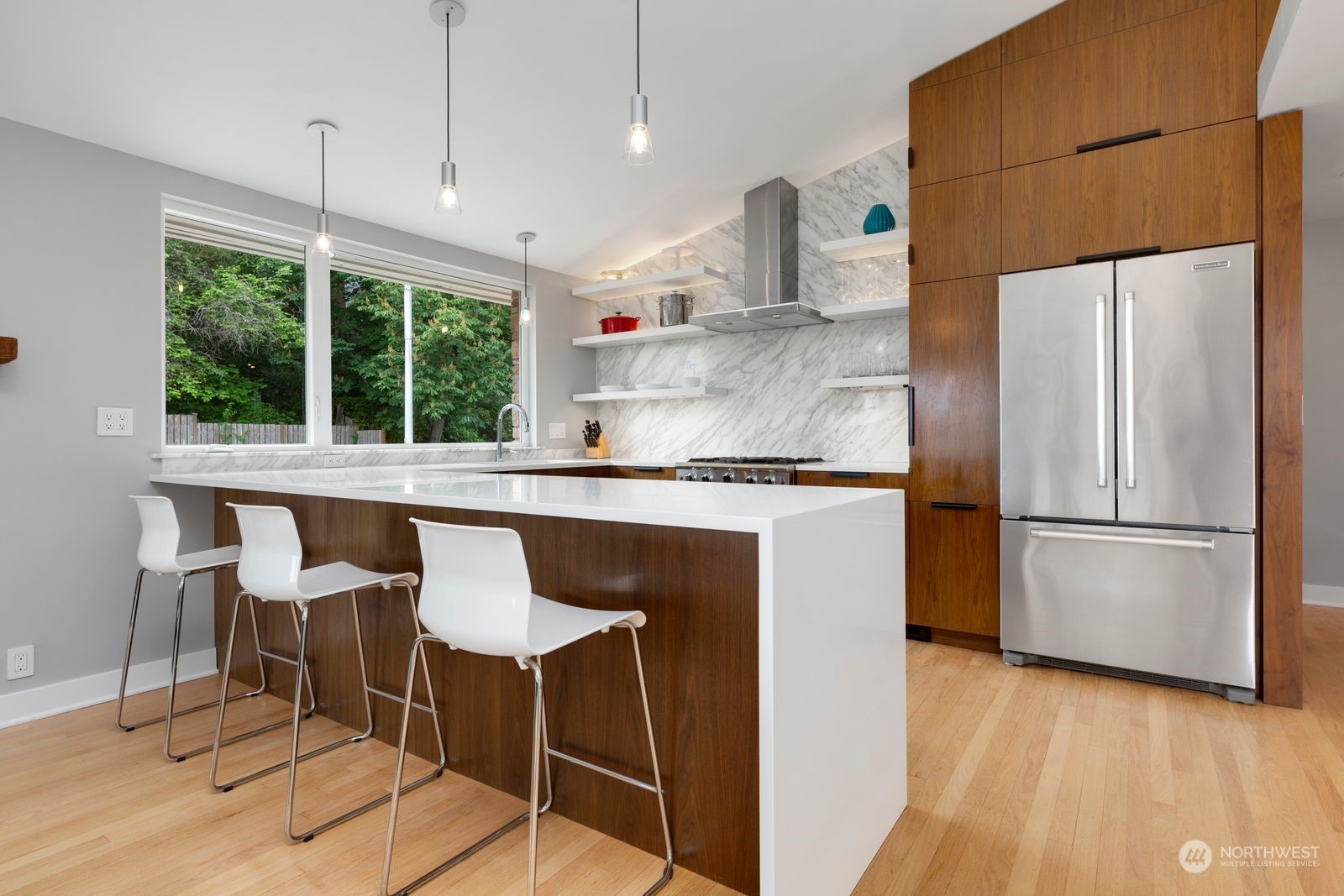 3710 West Armour Place Seattle, WA 98199 - Photo 4 of 40