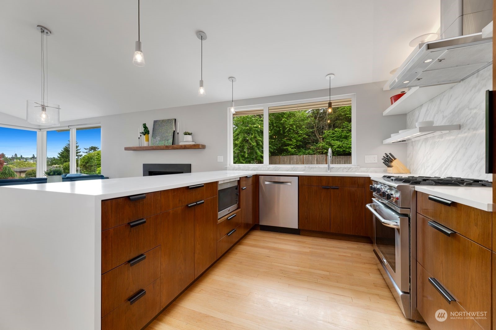 3710 West Armour Place Seattle, WA 98199 - Photo 6 of 40