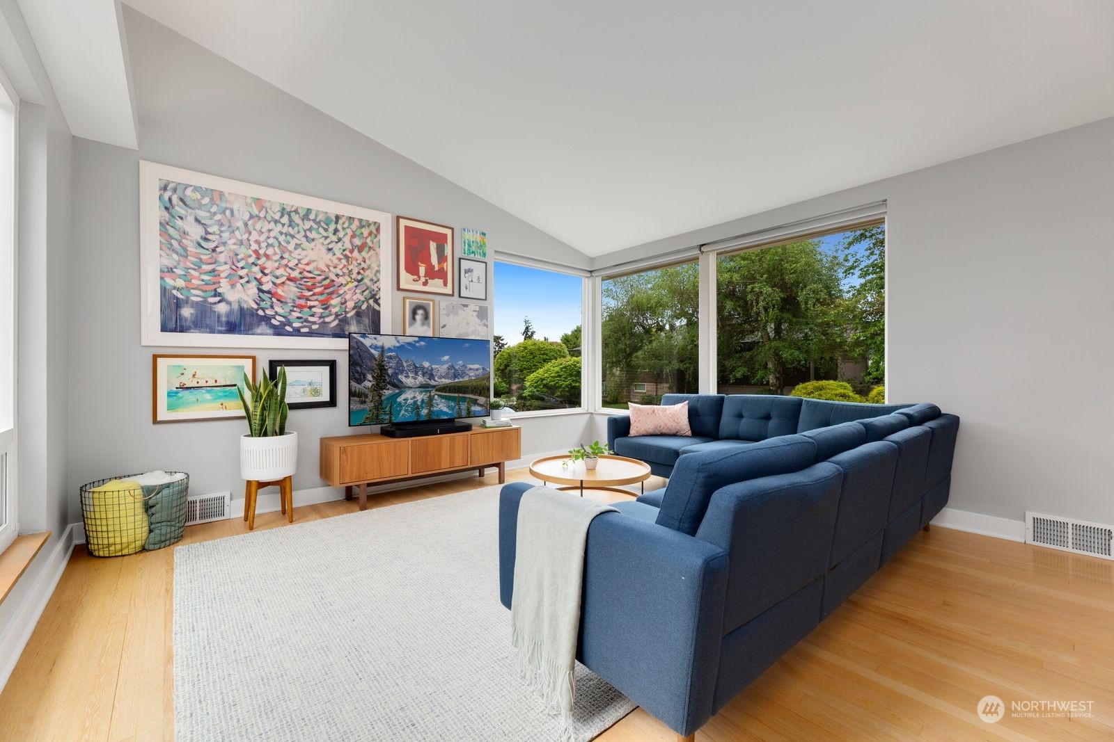 3710 West Armour Place Seattle, WA 98199 - Photo 8 of 40