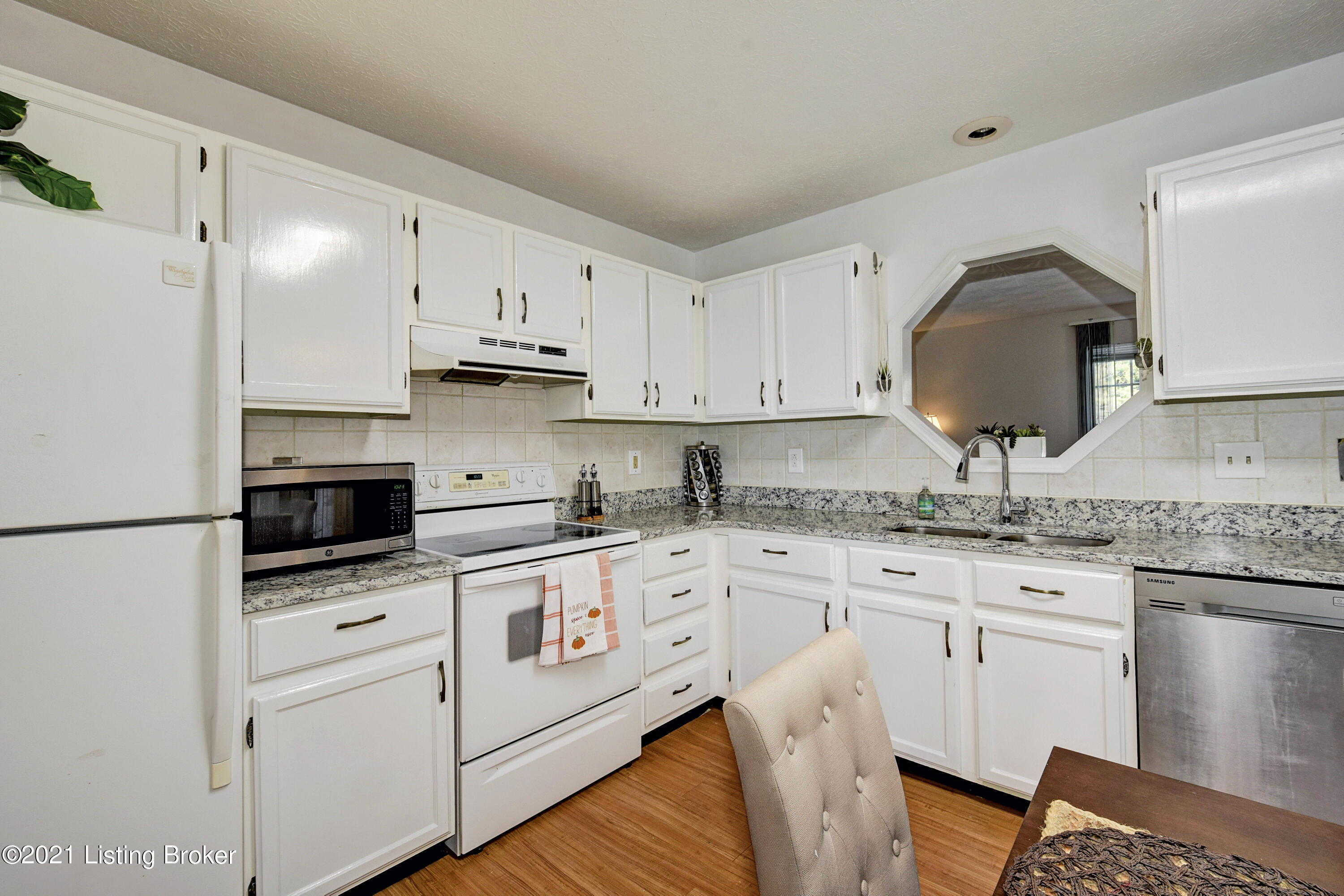 5603 Random Way Louisville, KY 40291 - Photo 10 of 28 Kitchen
