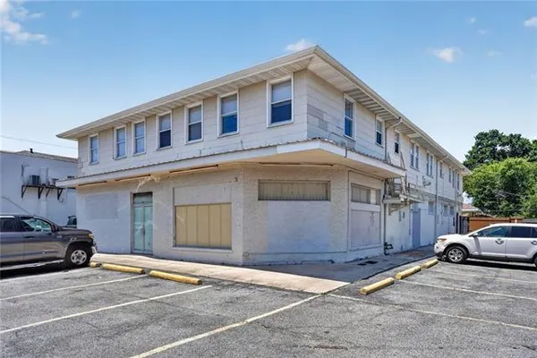 $1,350 | 801 Live Oak Street, Unit B, Metairie, LA 70005
