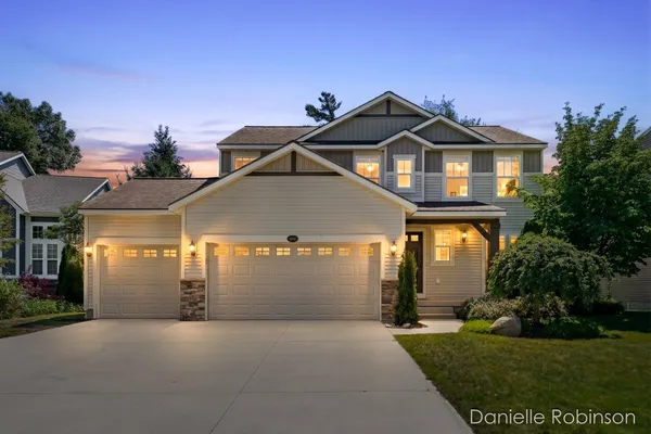 $595,000 | 16936 Birchview Drive, Nunica, MI 49448