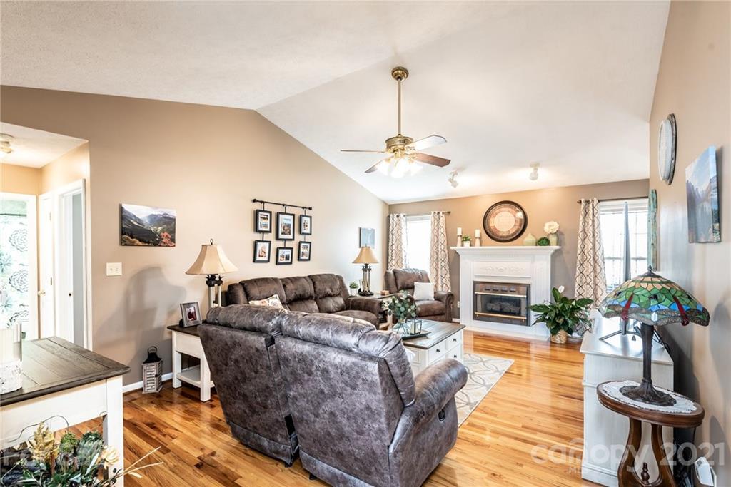 4210 Horseshoe Bend Road Hudson, NC 28638 - Photo 5 of 42 Gallery Image 5
