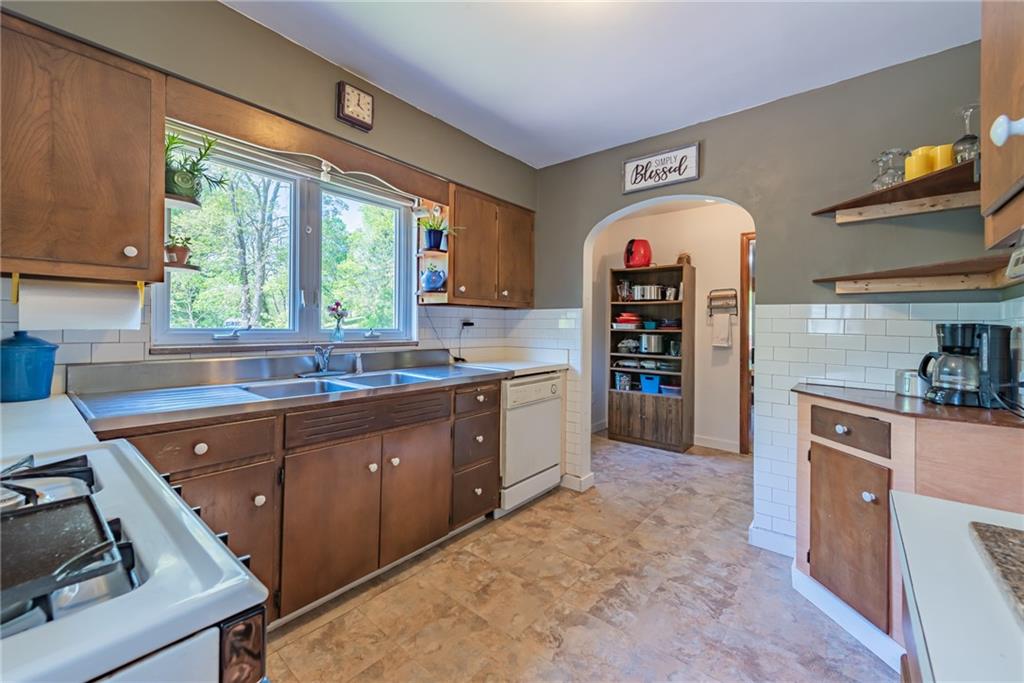 1946 Sandy Hill Road North Huntingdon, PA 15642 - Photo 8 of 25 Gallery Image 8