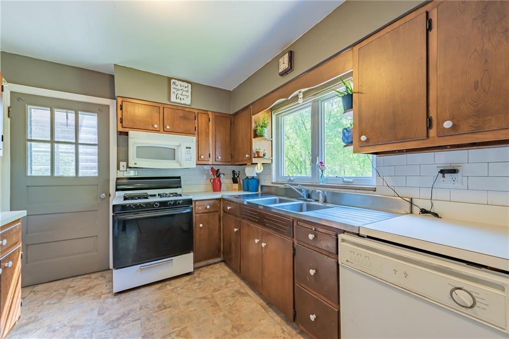 1946 Sandy Hill Road North Huntingdon, PA 15642 - Photo 9 of 25 Gallery Image 9