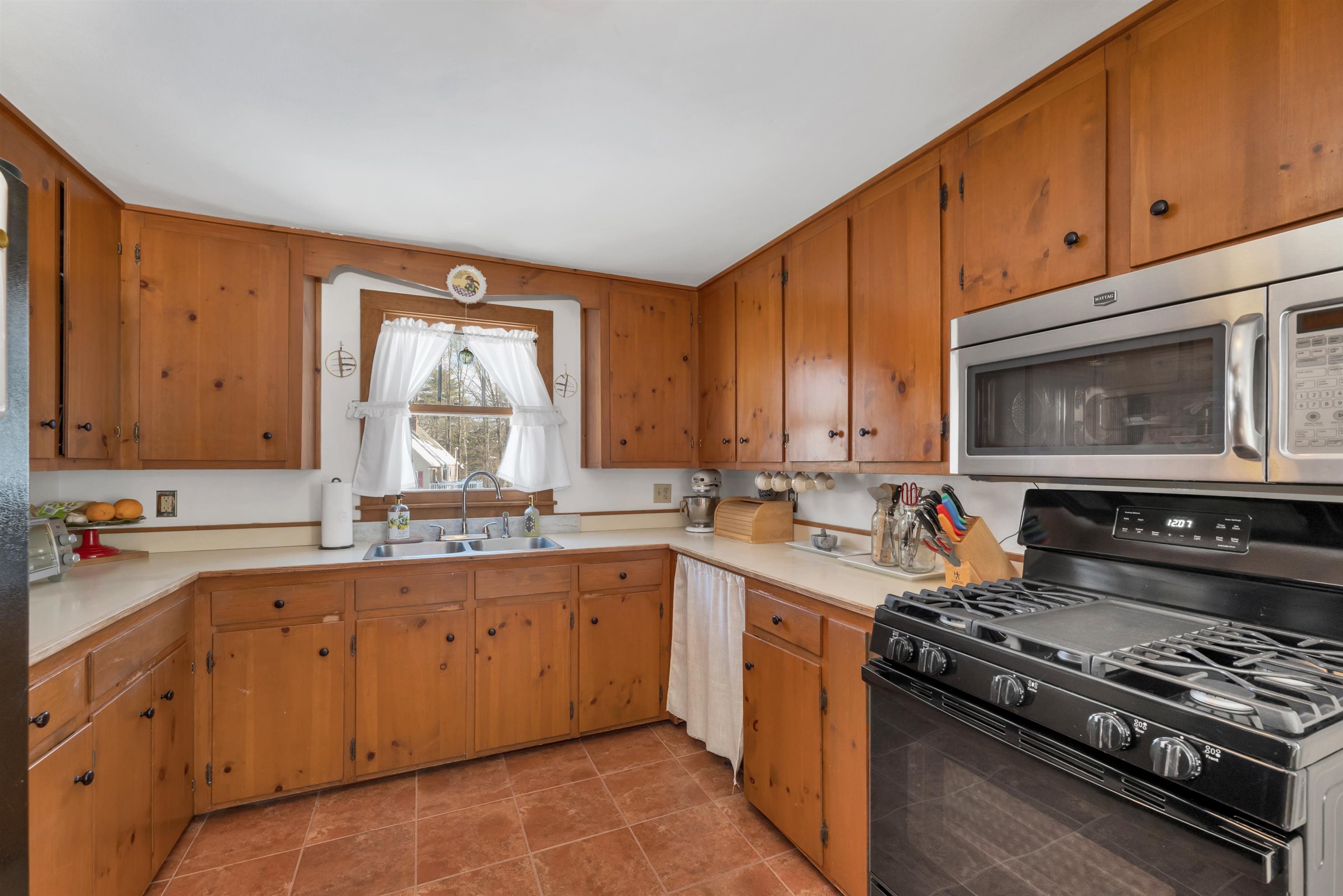 187 Grant Road Newmarket, NH 03857 - Photo 2 of 45