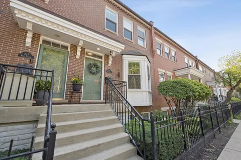 $1,299,999 | 219 West Goethe Street, Chicago, IL 60610