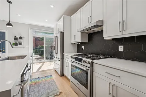 $1,299,999 | 219 West Goethe Street, Chicago, IL 60610