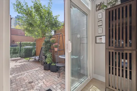 $1,299,999 | 219 West Goethe Street, Chicago, IL 60610