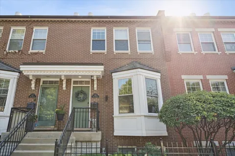 $1,299,999 | 219 West Goethe Street, Chicago, IL 60610