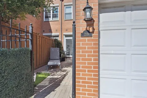 $1,299,999 | 219 West Goethe Street, Chicago, IL 60610