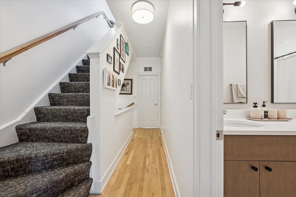 219 West Goethe Street Chicago, IL 60610 - Photo 36 of 55