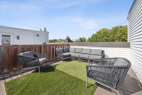 $1,299,999 | 219 West Goethe Street, Chicago, IL 60610