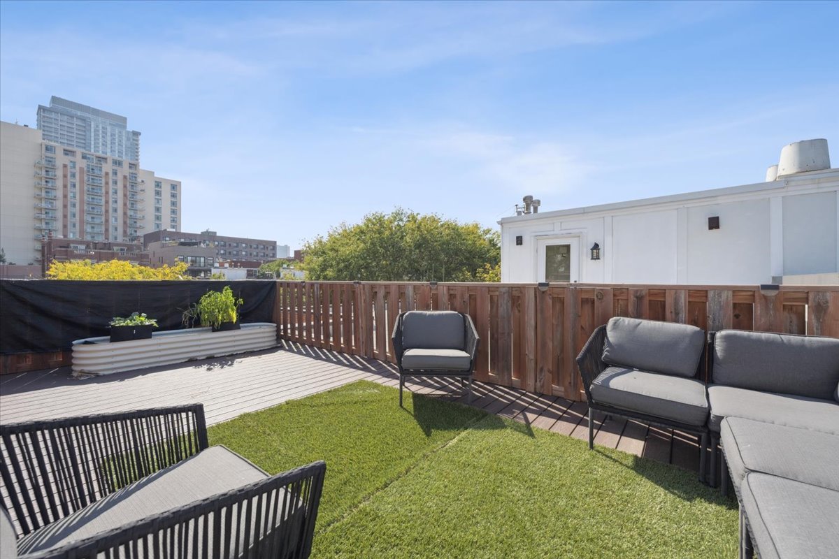 219 West Goethe Street Chicago, IL 60610 - Photo 38 of 55