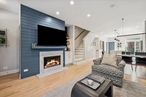 $1,299,999 | 219 West Goethe Street, Chicago, IL 60610