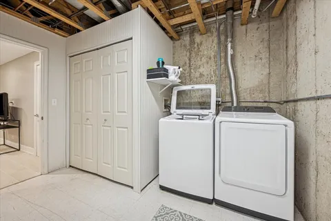 $1,299,999 | 219 West Goethe Street, Chicago, IL 60610