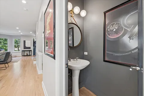 $1,299,999 | 219 West Goethe Street, Chicago, IL 60610