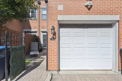 $1,299,999 | 219 West Goethe Street, Chicago, IL 60610