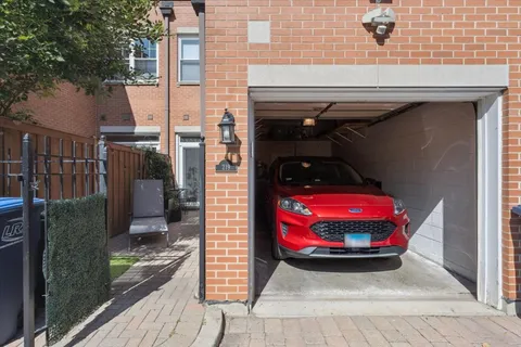 $1,299,999 | 219 West Goethe Street, Chicago, IL 60610