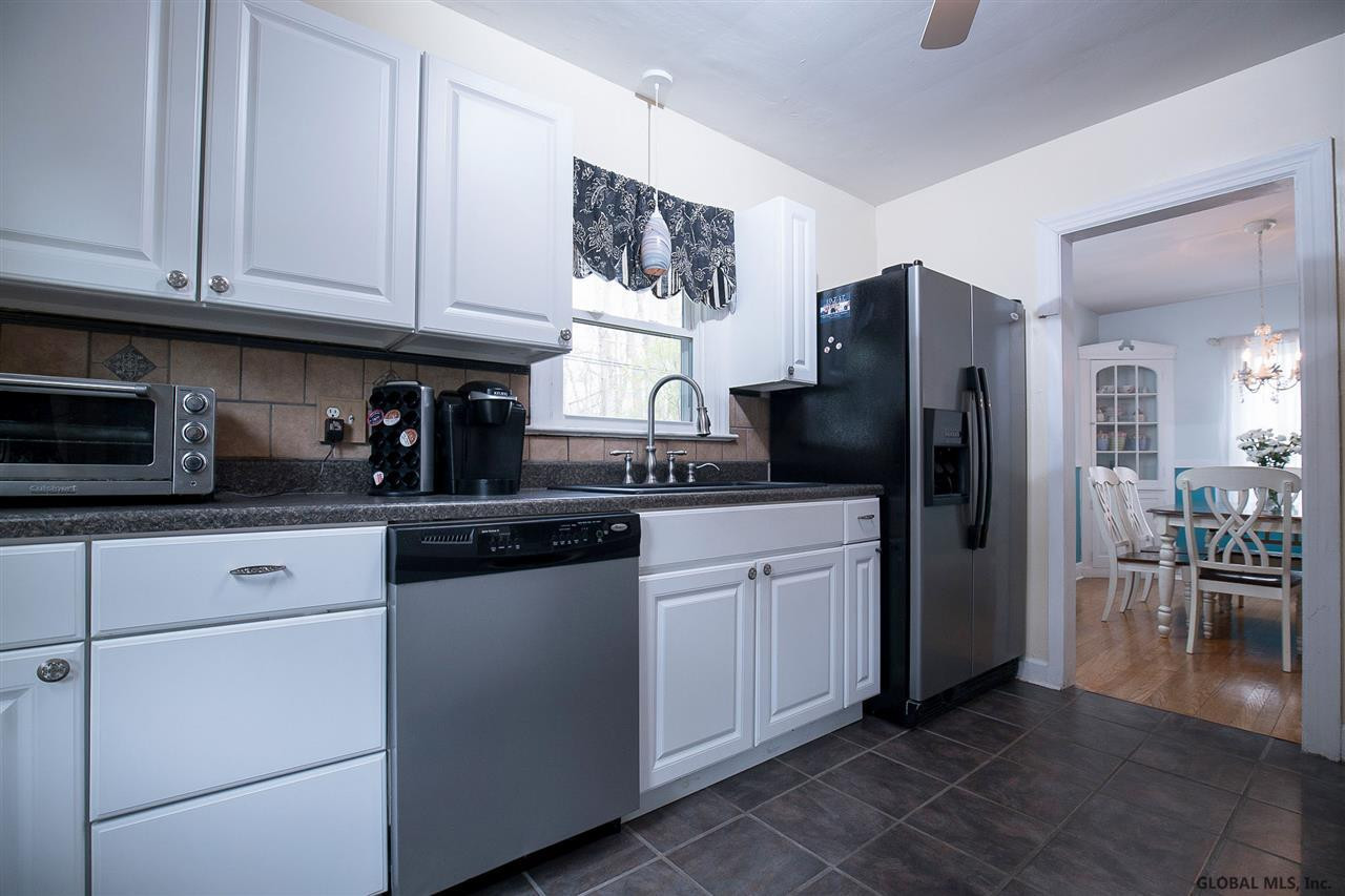 11 Crescent Drive Albany, NY 12208 - Photo 2 of 14 Photo 2