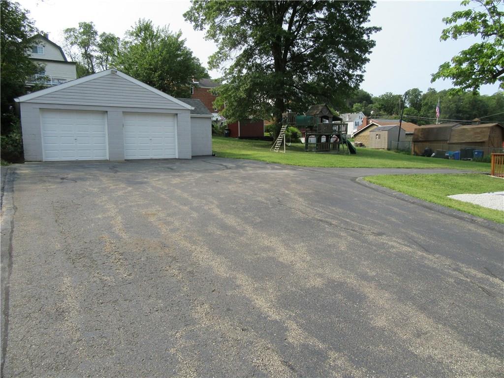 608 Agnew Road Pittsburgh, PA 15227 - Photo 3 of 25