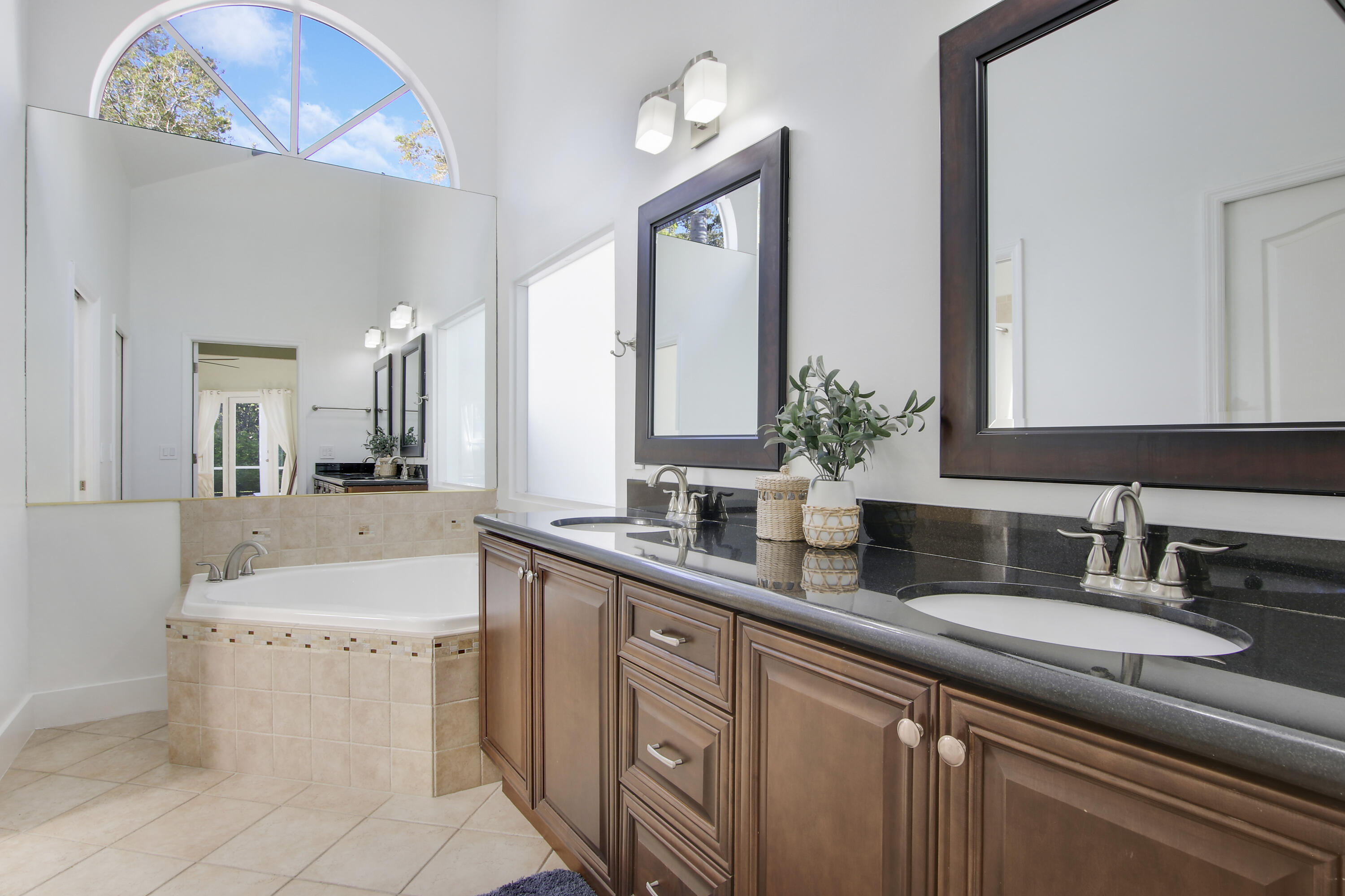 6370 Longleaf Pine Drive Jupiter, FL 33458 - Photo 21 of 50 Primary Bath