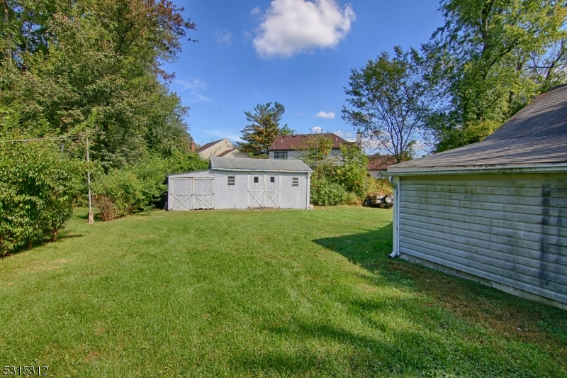 96 Parsippany Road Whippany, NJ 07981 - Photo 3 of 12 a sign of golf club on a wall under a tree