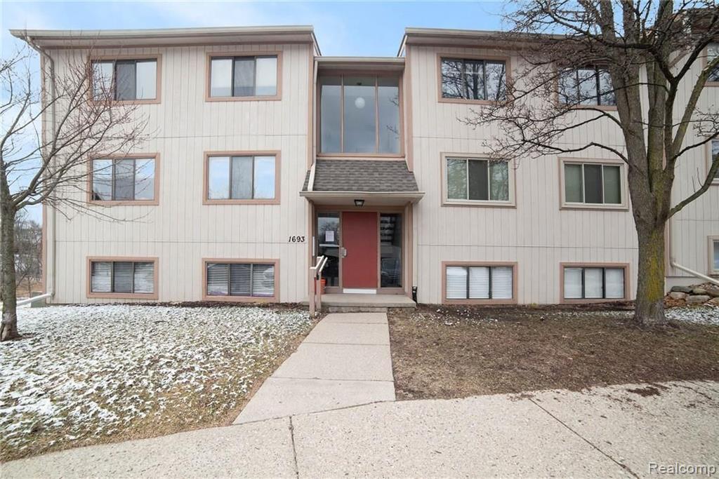 1693 Riverside Drive, Unit 62 Rochester Hills, MI 48309 - Photo 1 of 30