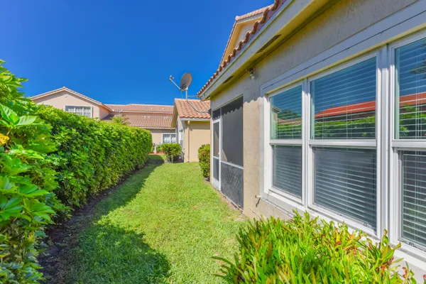 $354,000 | 6437 Park Lake Circle, Boynton Beach, FL 33437