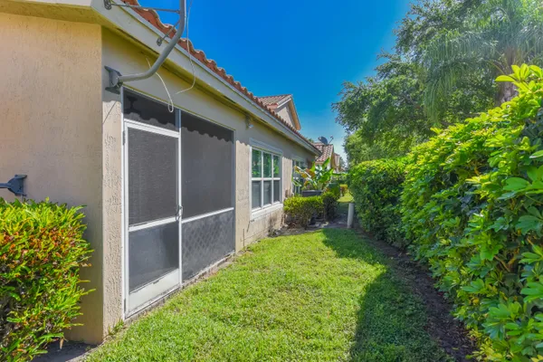 $354,000 | 6437 Park Lake Circle, Boynton Beach, FL 33437