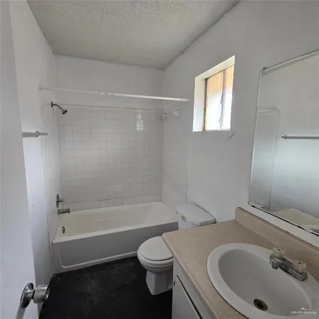 $550 | 306 East Roberts Avenue, Donna, TX 78537