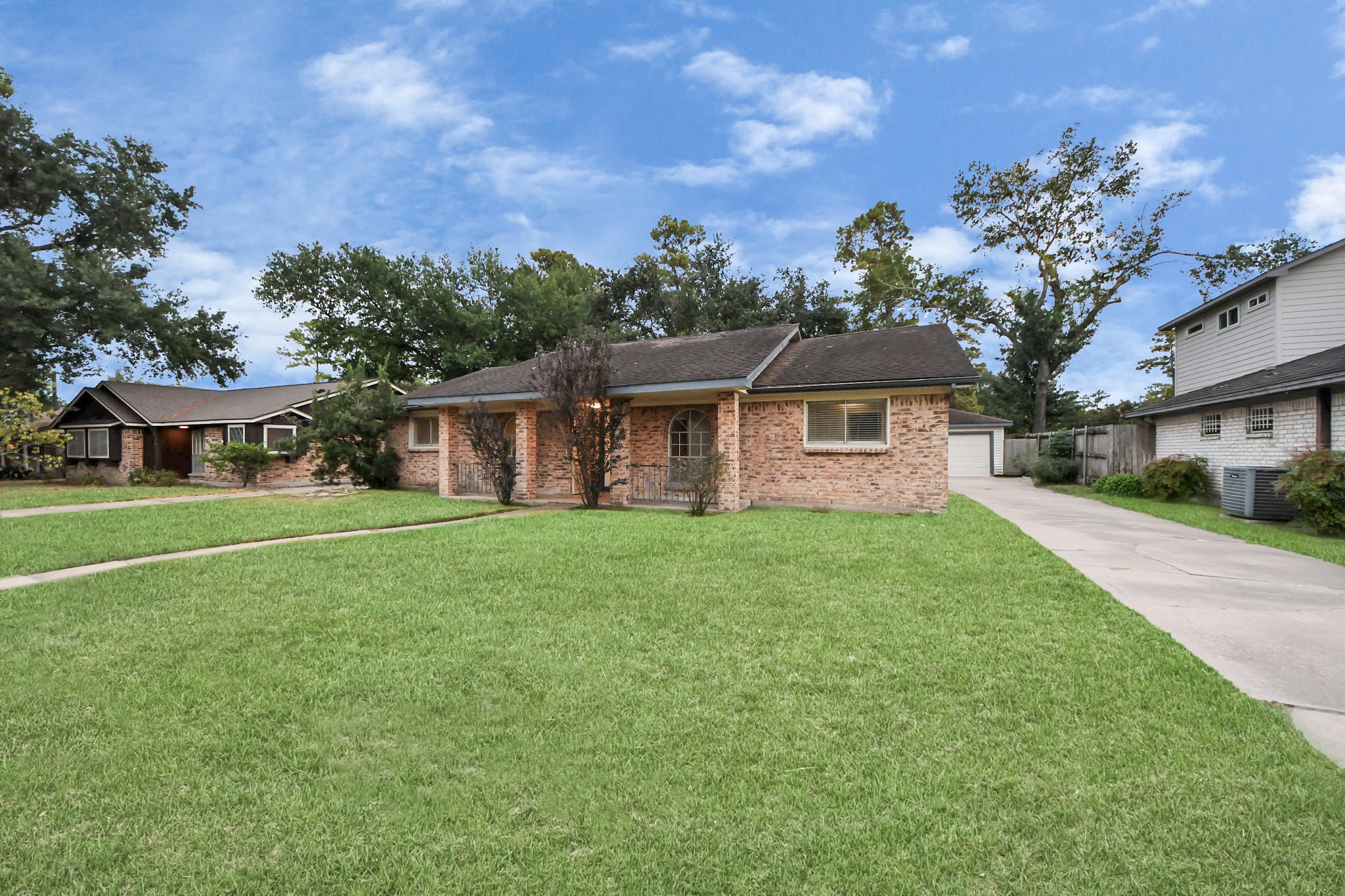 2522 Nightowl Trail Spring, TX 77373 - Photo 2 of 40 a front view of a house with a garden