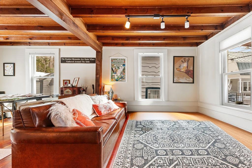 21 Washington Street Newbury, NH 03255 - Photo 3 of 31