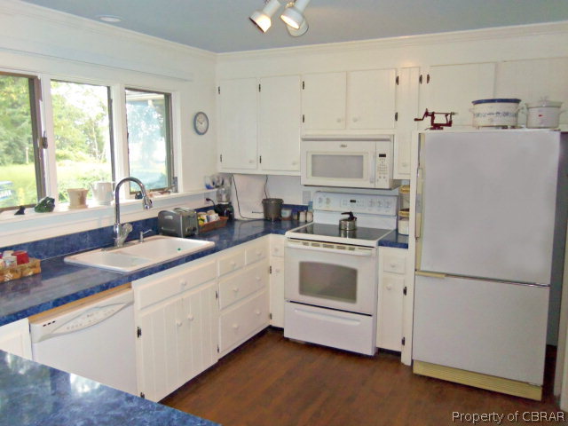 8090 Terrapin Cove Road Gloucester Point, VA 23062 - Photo 7 of 10