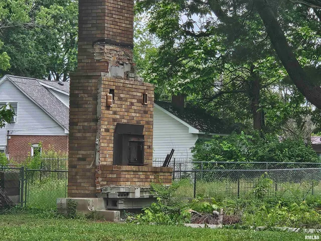 $20,000 | 632 Madison Street, Benton, IL 62812