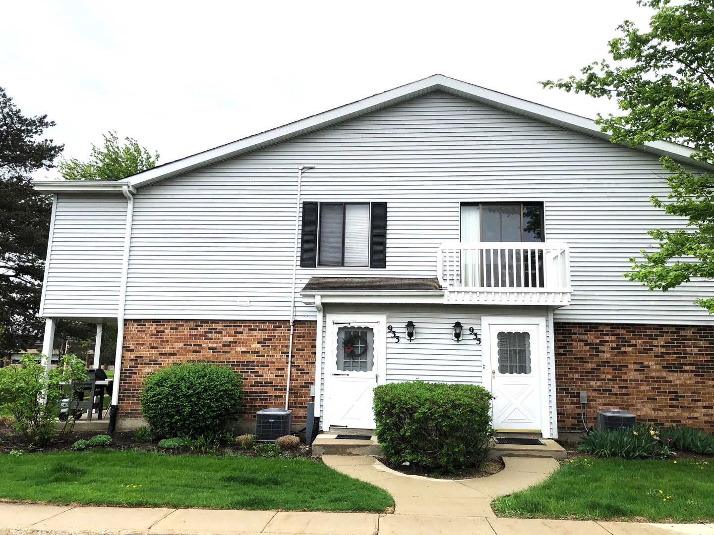 933 Monroe Court, Unit 933 Vernon Hills, IL 60061 - Photo 1 of 1 a front view of a house with a yard and garage